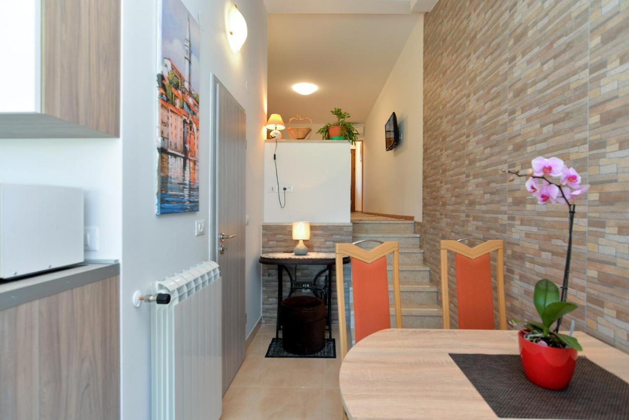 Apartments Voltica 1049 Rovinj Exterior foto